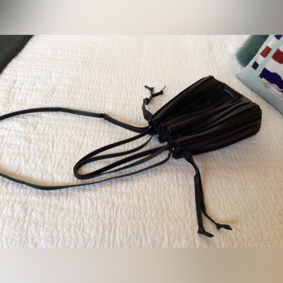 Vegan leather black bucket bag - Picture 6 of 7